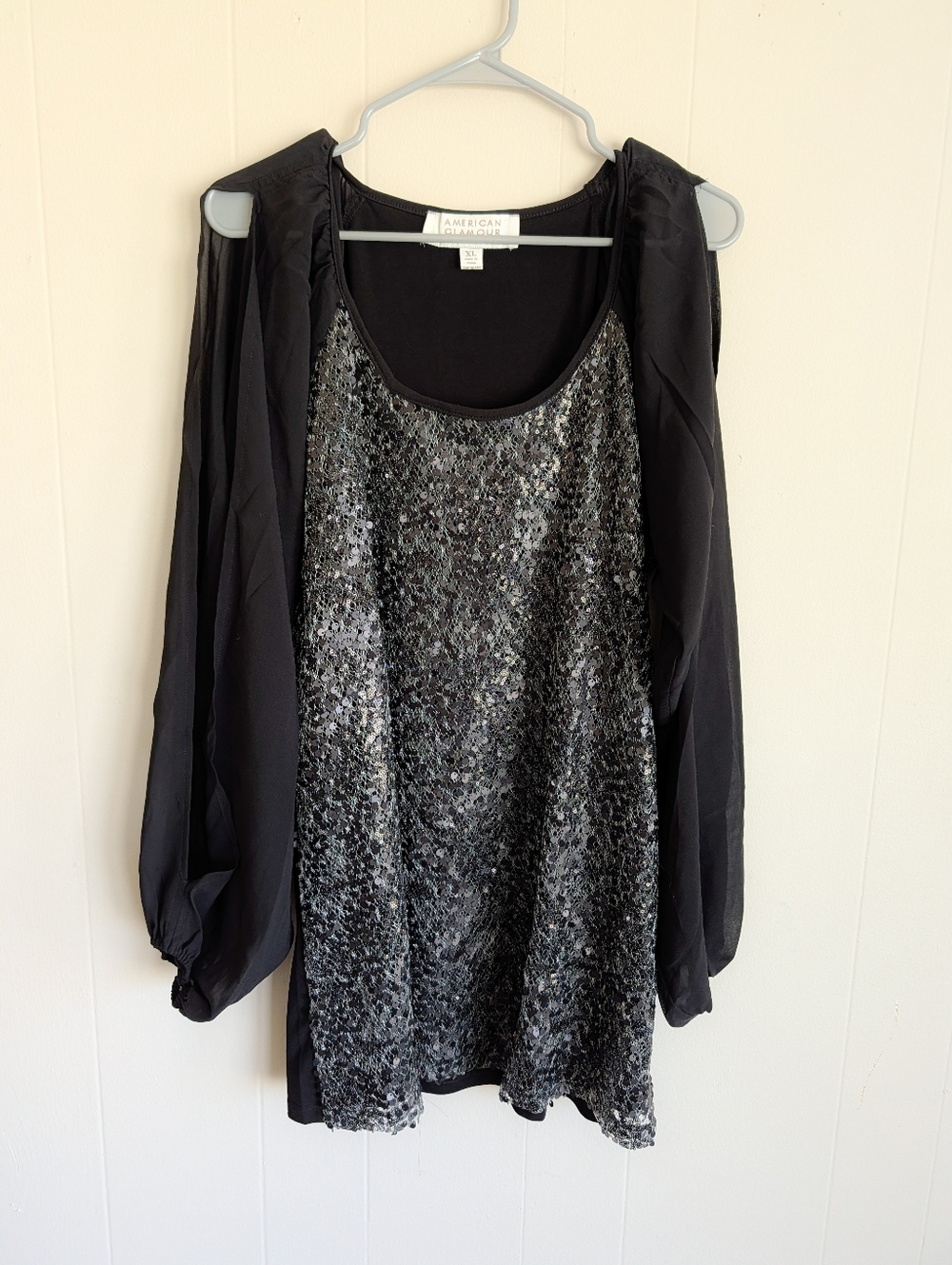 Badgley Mischka American Glamour‎ Open Sleeve Sequin Front Top